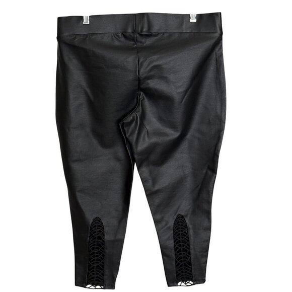 Torrid Faux Leather Leggings w/ Lace Cutout Detail Women Size 1/XL - Picture 1 of 6